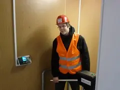 Buňka zařízení staveniště s FaceID